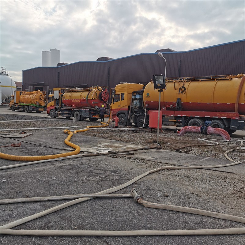 新城污水池清理